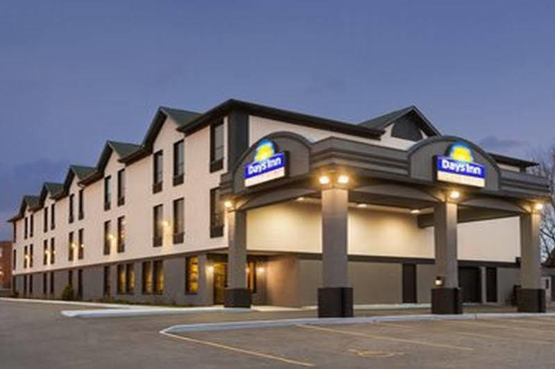 Days Inn By Wyndham Toronto East Lakeview Exterior photo